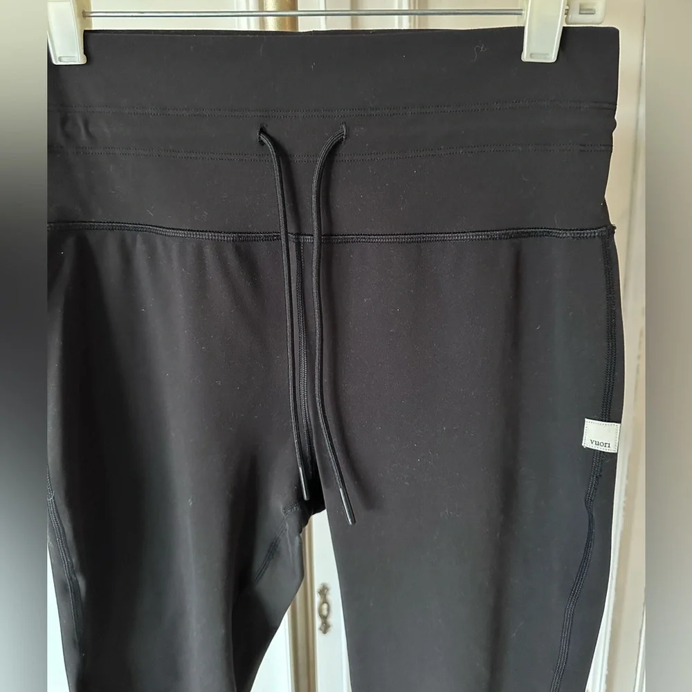 Vuori Black Daily Leggings - Picture 2 of 6